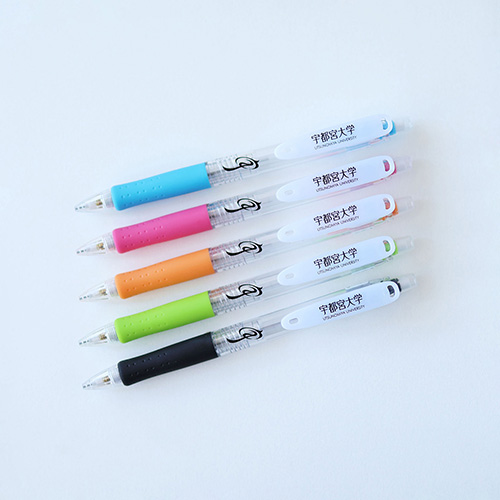 全5本。グリップの色が水色・ピンク・オレンジ・グリーン・黒のシャープペンシルの画像