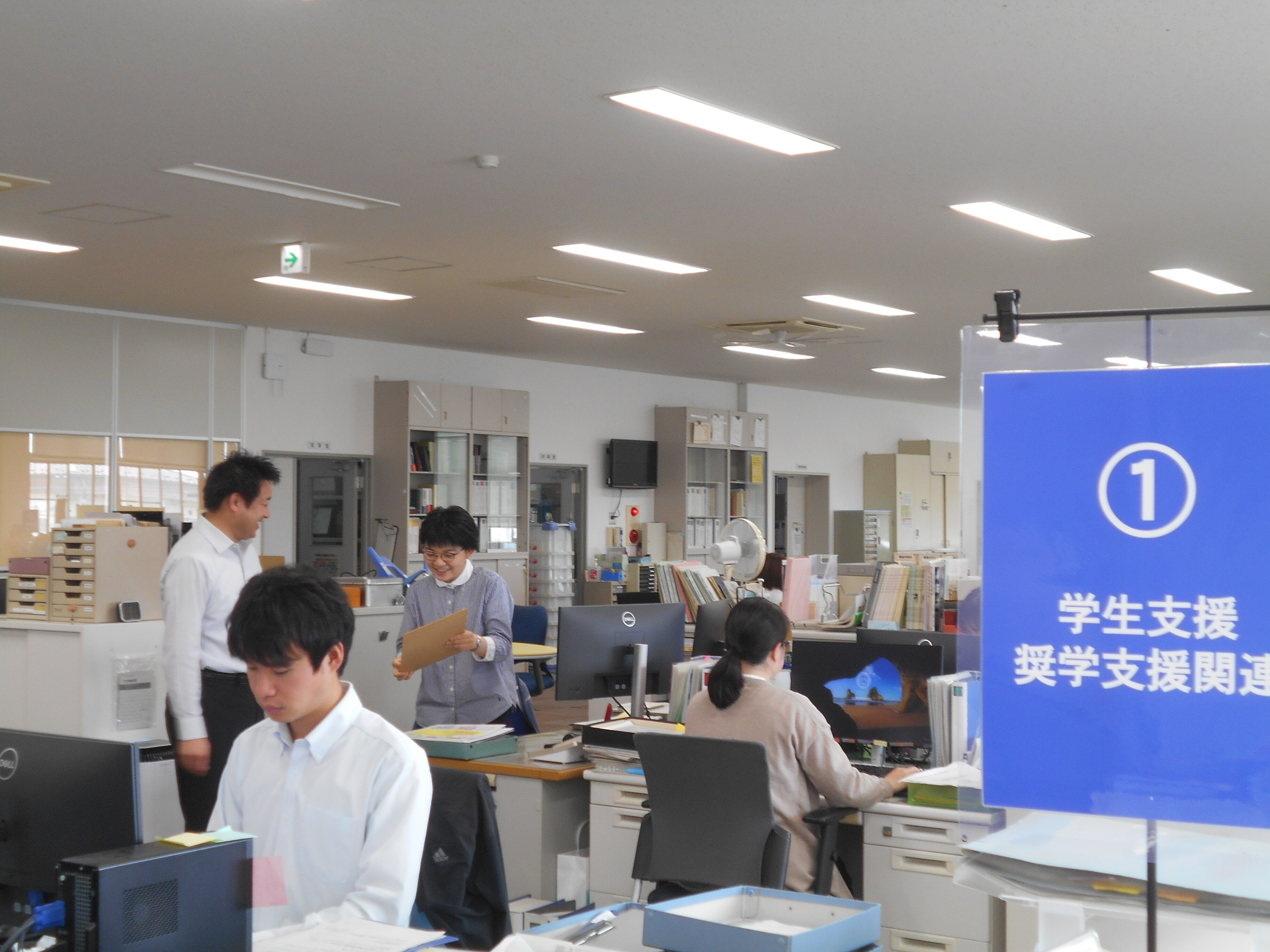 学生支援課内の写真