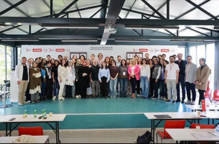 大会に参加する学生たちの写真５