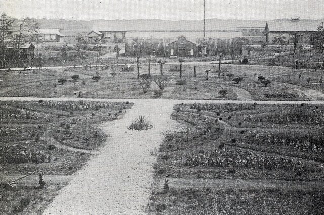 大正15年頃のフランス式庭園モノクロ写真