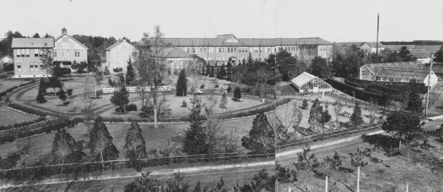 昭和10年頃のイギリス式庭園モノクロ写真