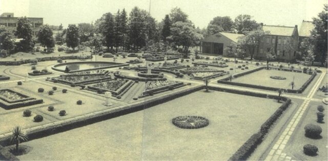 昭和27年頃の庭園のモノクロ写真