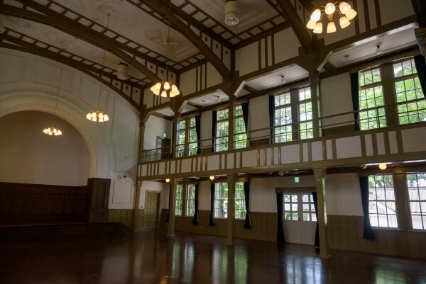 峰ヶ丘講堂内観