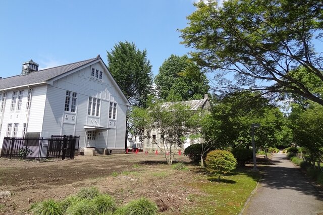 峰ヶ丘講堂南側外観