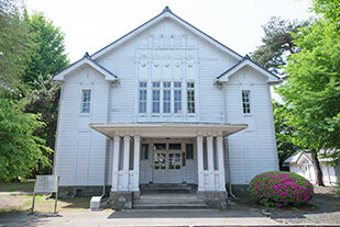 峰ヶ丘講堂外観