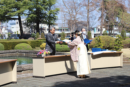 卒業生たちの写真９