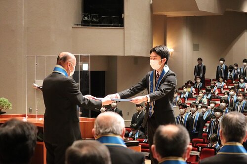 卒業生たちの写真６