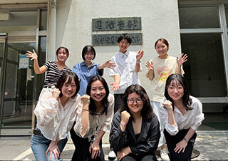 大会に参加する学生たち