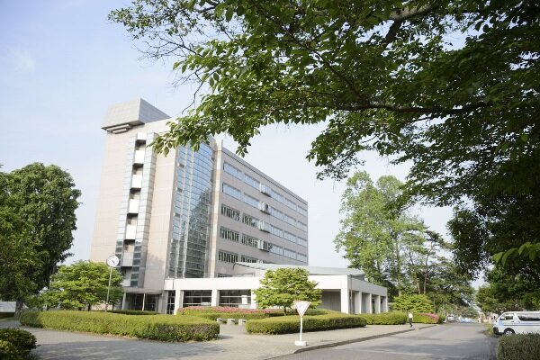 陽東キャンパス正門