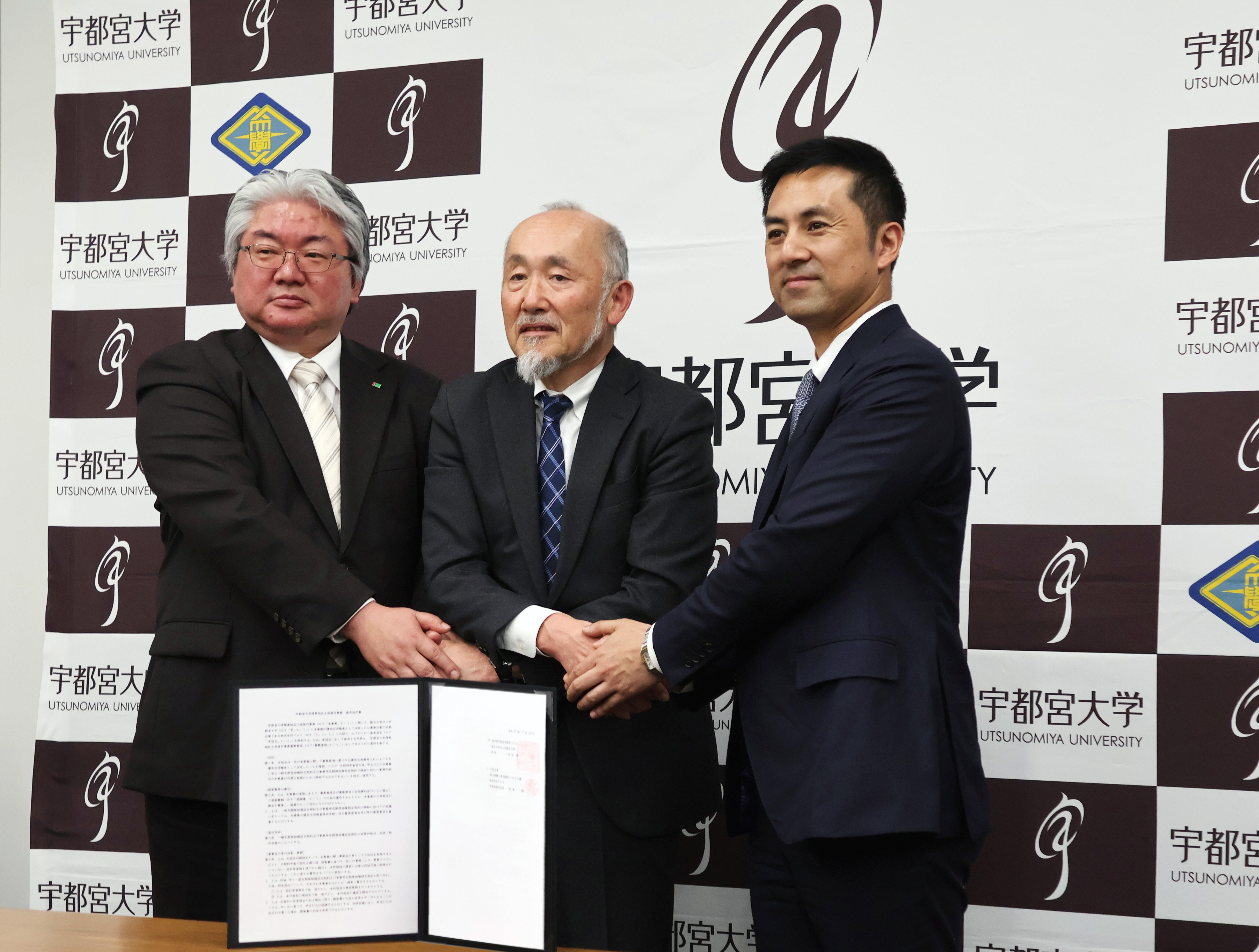 基本協定締結記者発表写真